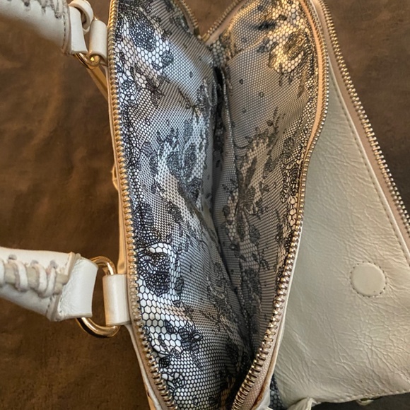 Betsey Johnson Cream Tassle Chain Purse - Picture 8 of 12